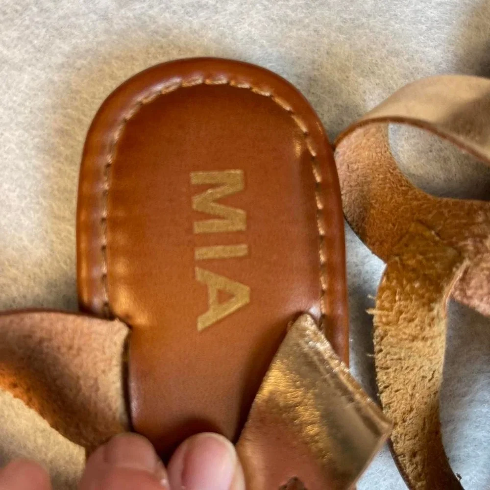 Mia Peyton rose gold sandals with leather straps. Saltwater style. Size 6